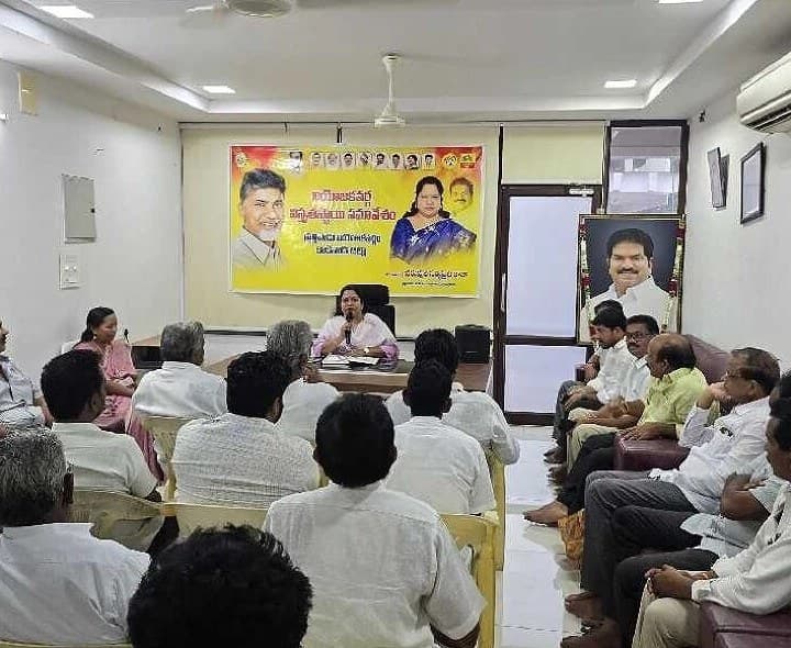 పార్టీ బలోపేతానికి ఐక్యతతో సమిష్టి కృషి: సత్యప్రభ - Udayam