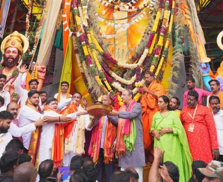 ఖైరతాబాద్ గణపతిని దర్శించుకున్న సచిన్ సావంత్ - Udayam