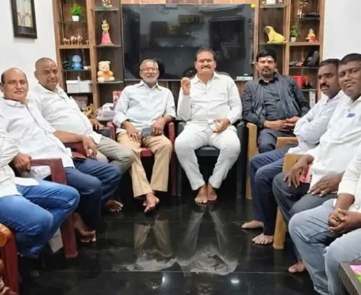 కేసులకు భయపడం.. వైసీపీ - Udayam