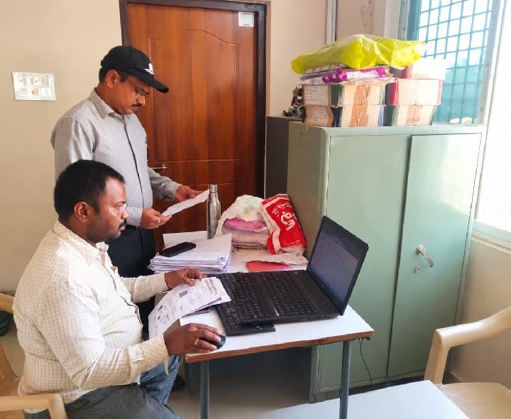 రీసర్వే పనులను పరిశీలించిన ఆర్డీఓ - Udayam