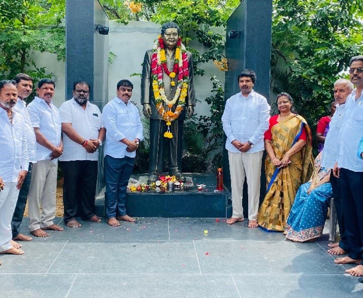 అంగంపల్లి గోవర్ధన్ జయంతి సందర్భంగా ఘన నివాళులు - Udayam