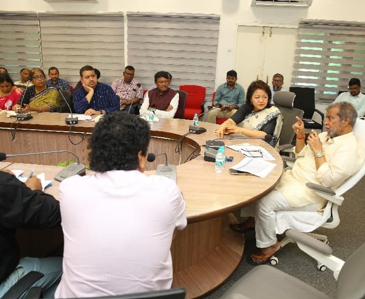 స్థానికంగానే మెరుగైన వైద్యం అందించాలి: మంత్రి - Udayam
