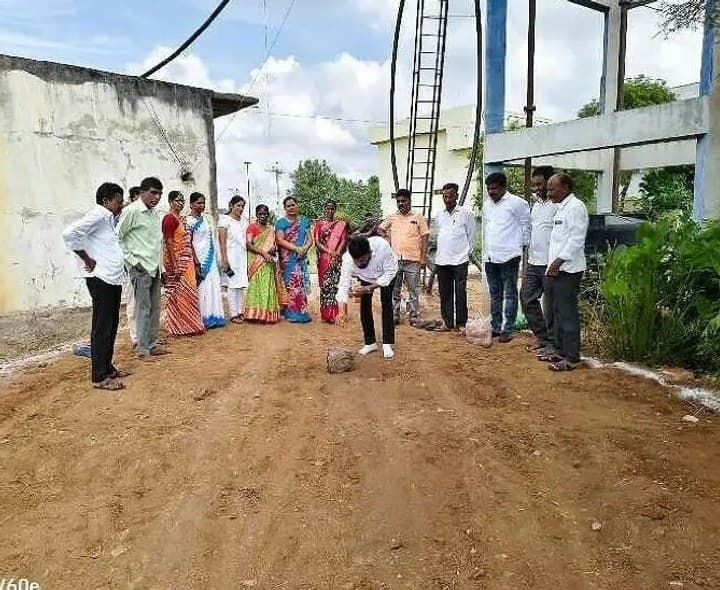 రోడ్డు పనులకు భూమి పూజ - Udayam