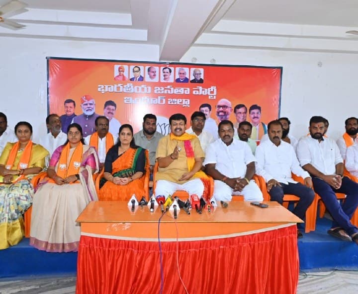 22-A భూములపై బహిరంగ చర్చకు రావాలి - Udayam