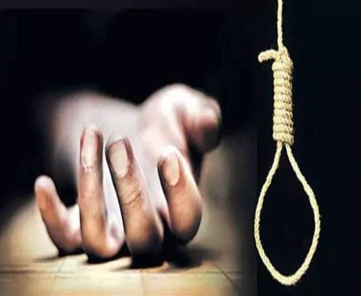 ఉరేసుకుని వ్యక్తి ఆత్మహత్య - Udayam