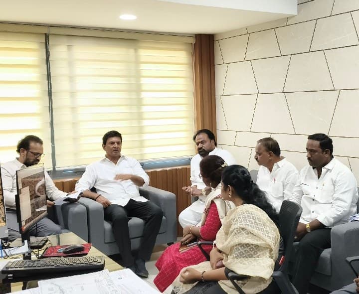 ప్రాజెక్టులు వేగవంతం చేయాలని ఎమ్మెల్యే ఆదేశం - Udayam