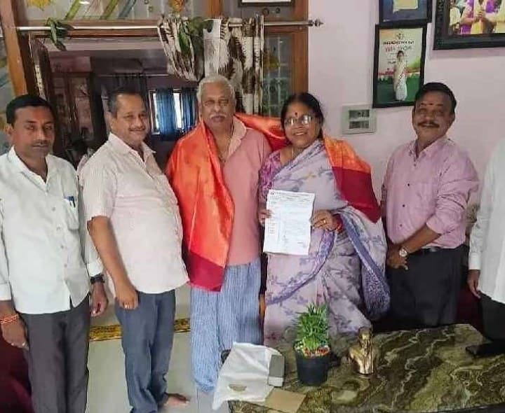 ఎమ్మెల్యేకు బార్ అసోసియేషన్ సభ్యుల వినతి - Udayam