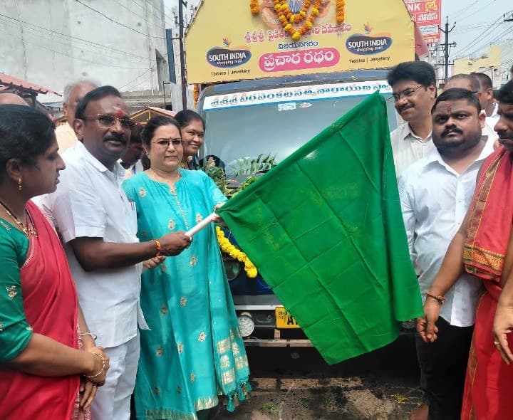 అమ్మవారి ఉత్సవ ప్రచార రధాన్ని ప్రారంభించిన ఎమ్మెల్యే - Udayam