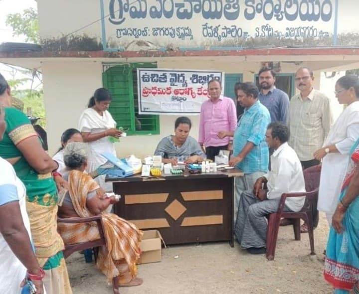 రేవల్లపాలెంలో ప్రత్యేక వైద్య శిబిరం - Udayam