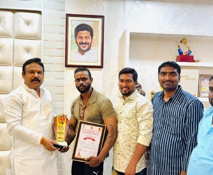 బాడీ బిల్డింగ్లో ప్రతిభ కు ఎమ్మెల్యే అభినందనలు - Udayam
