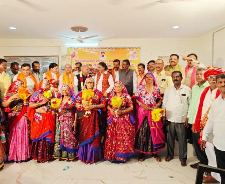 రిటైర్డ్ ఉద్యోగుల ఆధ్వర్యంలో సభ్యుల సన్మానం - Udayam