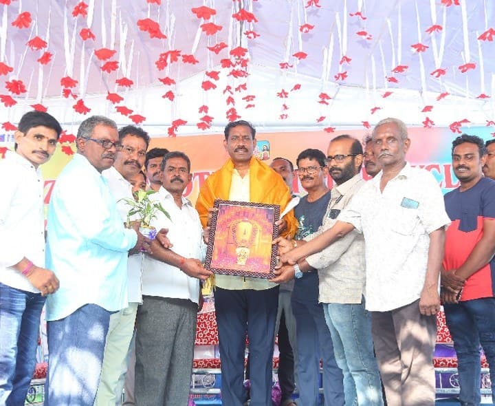 మెకానిక్స్ సమస్యలను ప్రభుత్వం దృష్టికి తీసుకువెళ్తా ఎమ్మెల్యే పల్లా - Udayam