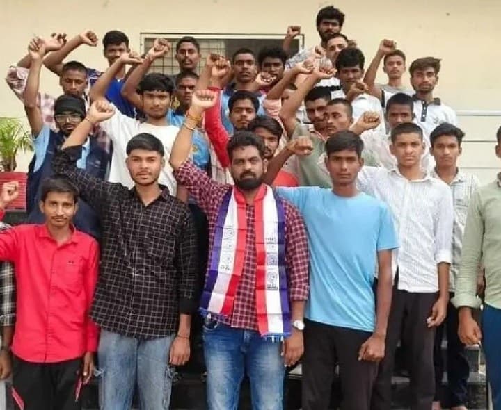 ఎమ్మెల్సీ స్థానాలకు బీసీ అభ్యర్థులను ప్రకటించాలి - Udayam
