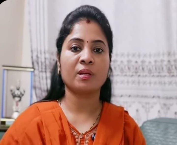 టీడీపీ సోషల్ మీడియాపై శ్రీవాణి విమర్శలు - Udayam