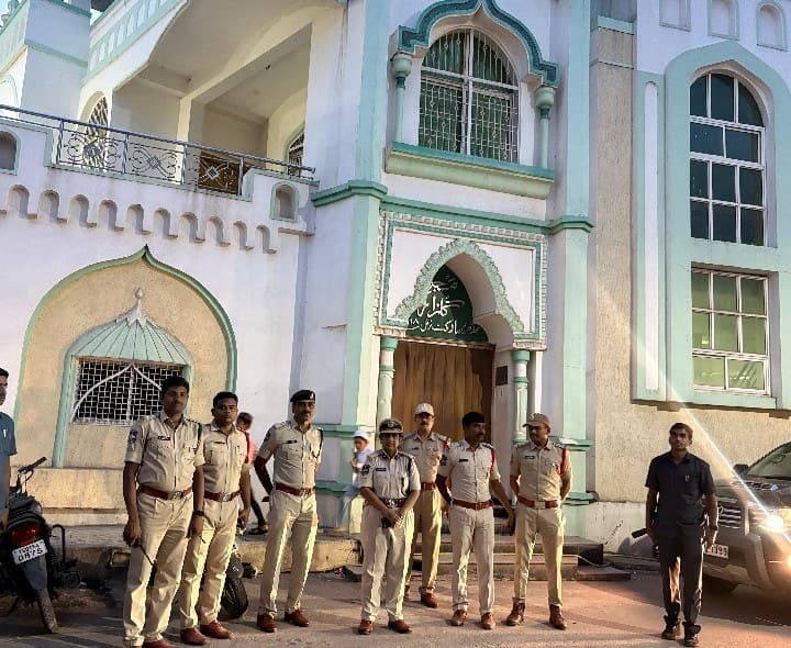 నిర్మల్ కూడళ్ళలో బందోబస్తు ఏర్పాట్ల పరిశీలన - Udayam