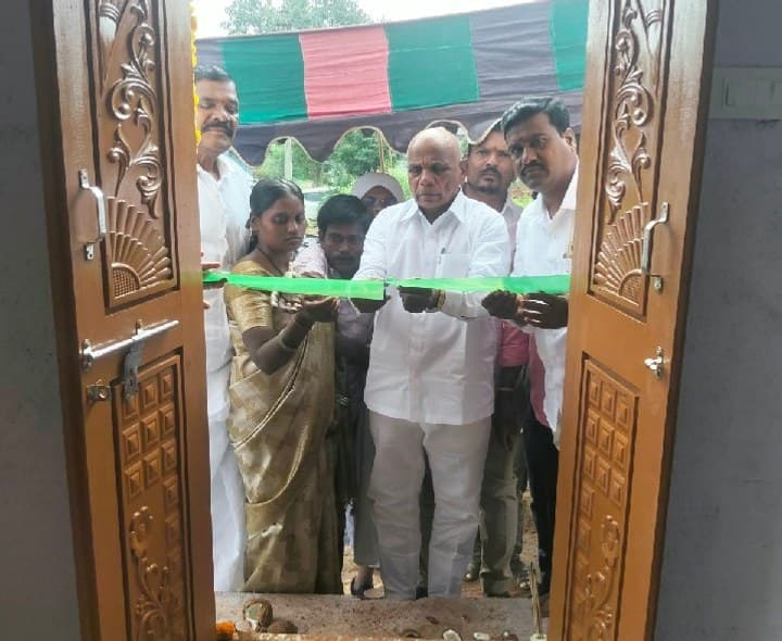 పేదల సంక్షేమానికి ప్రభుత్వం అధిక ప్రాధాన్యం ఎమ్మెల్యే కాలే యాదయ్య - Udayam