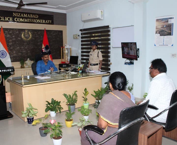 ప్రజావాణిలో భాగంగా 31 ఫిర్యాదులను స్వీకరన - Udayam