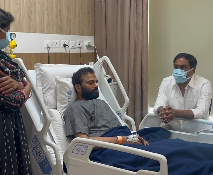 వై.సతీష్రెడ్డిని పరామర్శించిన ఎర్రబెల్లి - Udayam