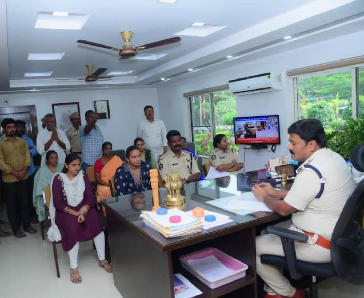 మృతి చెందిన పోలీసుల కుటుంబాలకు అండగా ఉంటాం - SP - Udayam