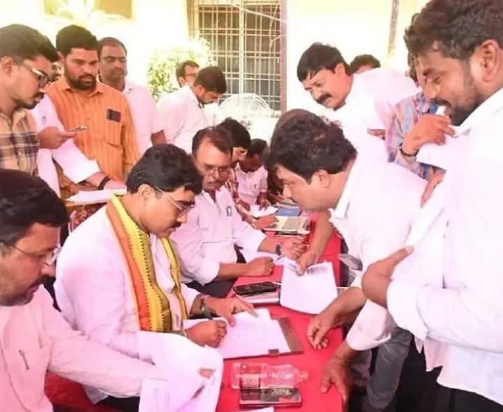 శ్రీకాకుళం పబ్లిక్ గ్రీవెన్స్: 55 అర్జీలు స్వీకరించిన MLA - Udayam