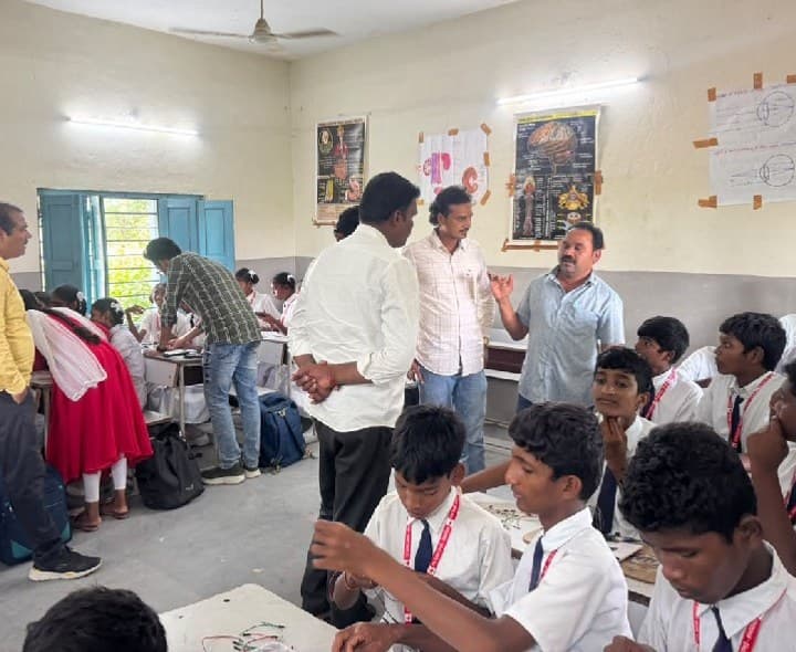 మగ్గిడి పాఠశాలలో రోబోటిక్స్ శిక్షణ - Udayam