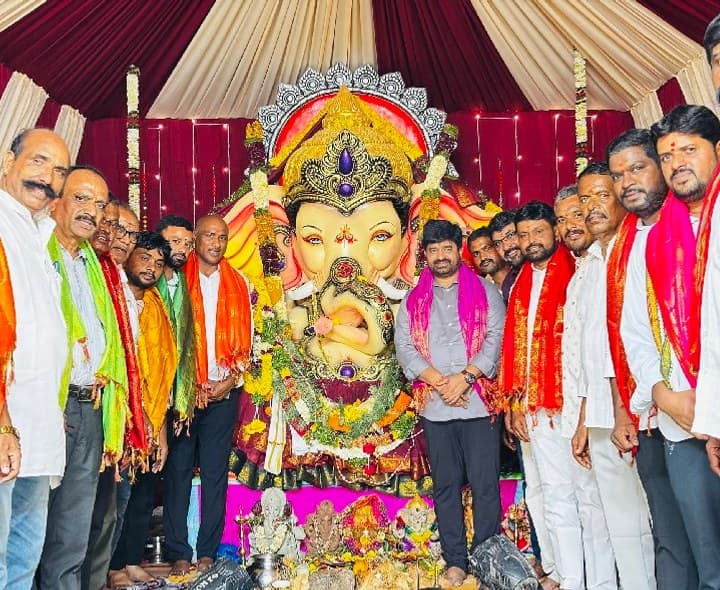 వినాయక మండపాల్లో వెంకట్ రెడ్డి పూజలు - Udayam