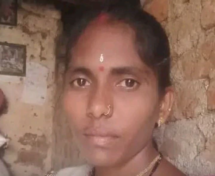 కుటుంబ గొడవతో మనస్తాపం - మహిళ ఆత్మహత్య - Udayam