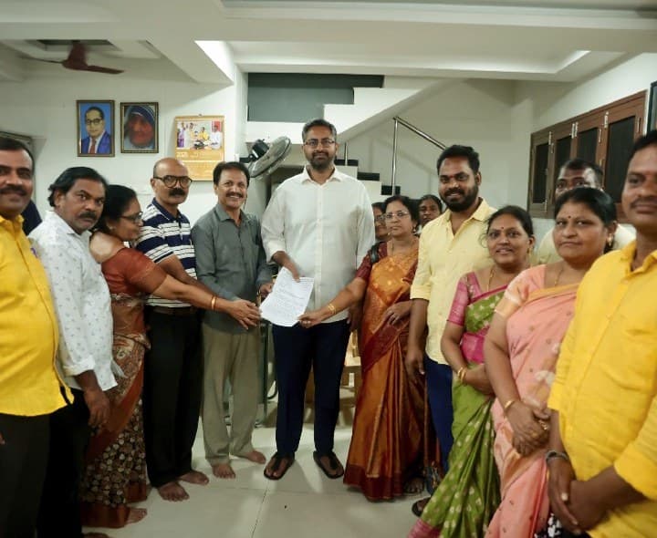విమల విద్యాలయాన్ని, ప్రభుత్వ పాఠశాలగా మార్చాలని ఎం పి కి వినతి పత్రము - Udayam