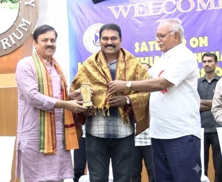 సీనియర్ జర్నలిస్ట్ కు మహోన్నత సత్కారం - Udayam