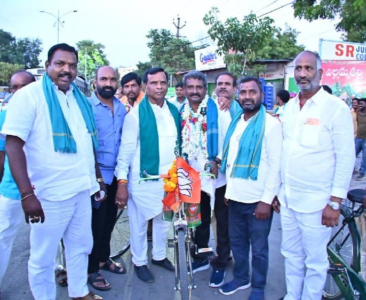 రైతులకు రాష్ట్ర ప్రభుత్వం మోసపూరిత హామీలిచ్చింది. అర్బన్ ఎమ్మెల్యే - Udayam