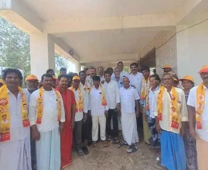 YCP ని వీడి TDP లో చేరిన మాజీ సర్పంచ్ వర్గం - Udayam