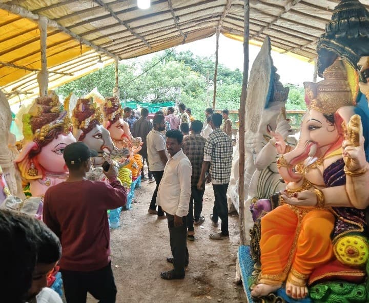 ములుగు జిల్లాలో మొదలైన వినాయకచవితి సందడి