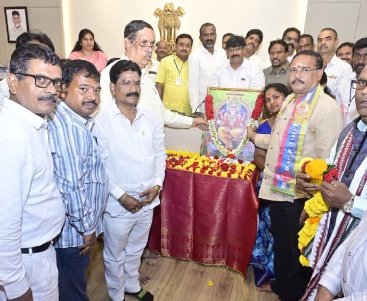 కలెక్టరేట్లో విశ్వకర్మ జయంతి వేడుకలు - Udayam