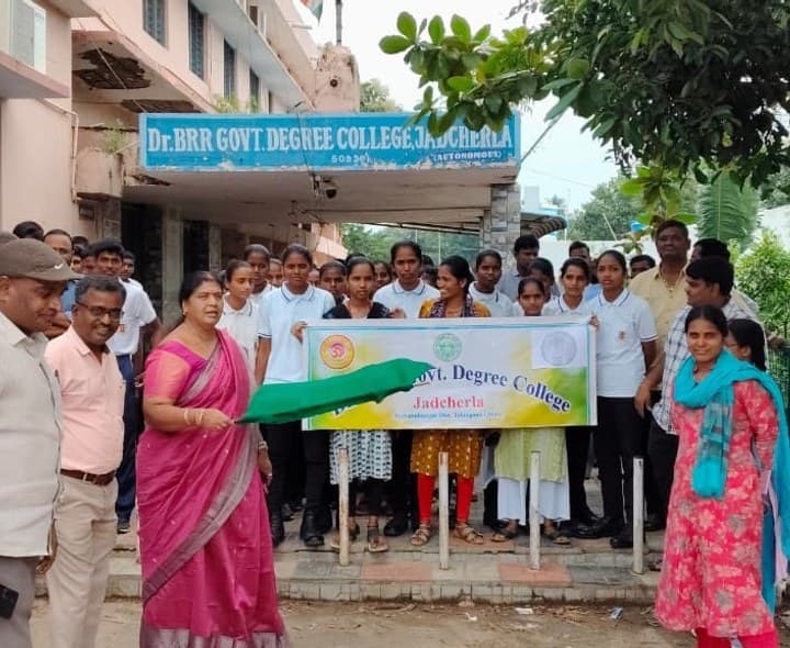 బీఆర్ఆర్ కళాశాల ఆధ్వర్యంలో హెరిటేజ్ వాక్ - Udayam