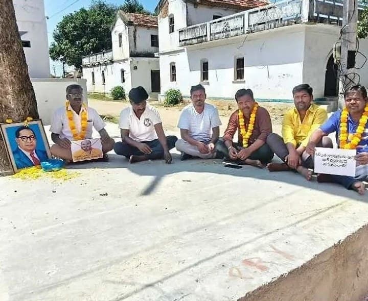 దళిత సంఘాల నాయకుల నిరహార దీక్ష - Udayam