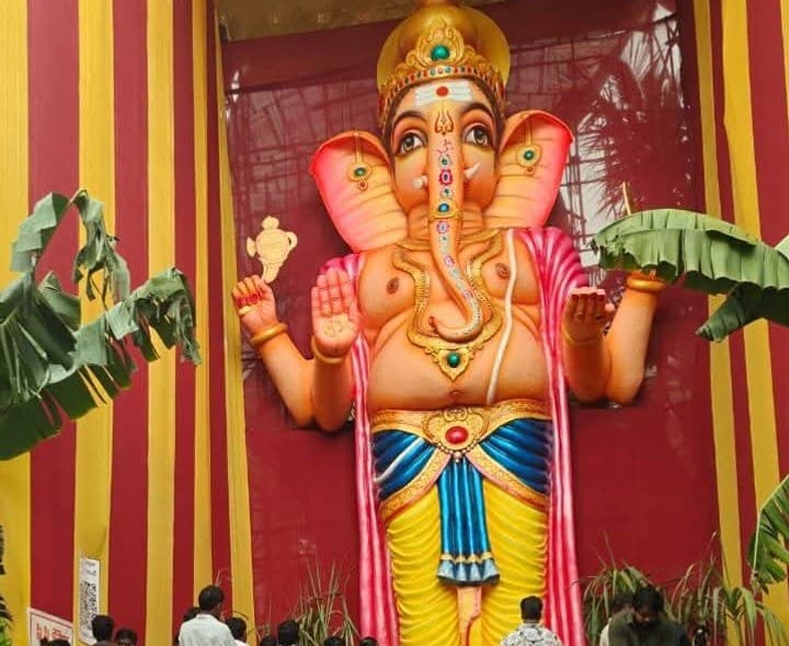 పాలకొల్లులో 62 అడుగుల మట్టి గణపయ్య - Udayam