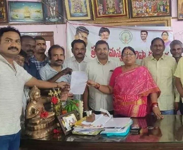 అర్హులందరికీ సంక్షేమ పధకాలు అందిస్తాం - MLA - Udayam