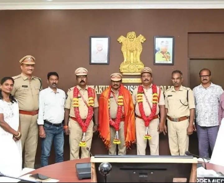 ఉద్యోగ విరమణ పొందిన పోలీసులకు సత్కారం - Udayam