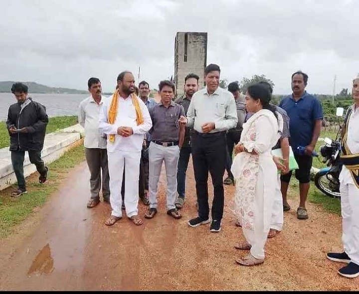 మడ్డువలస జలాశయాన్ని పరిశీలించిన ఆర్డీఓ - Udayam