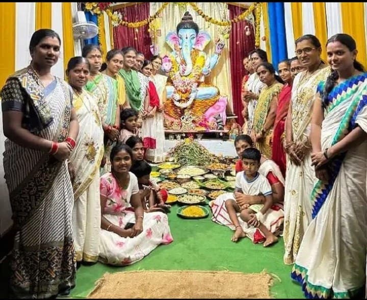 వినాయకునికి 58 రకాల ప్రసాదాలతో నైవేద్యం - Udayam
