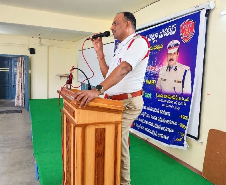 భద్రత ప్రమాణాలు పాటించి ప్రమాదాలను నియంత్రించ్చు - సీఐ - Udayam