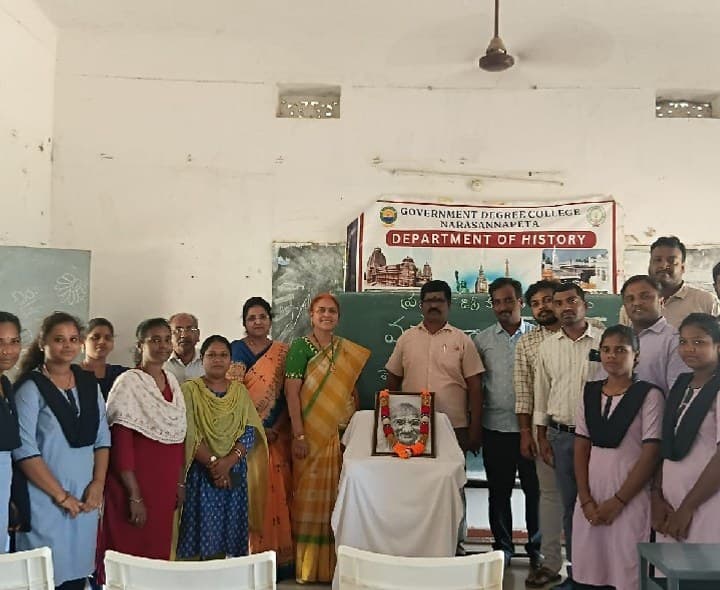గాంధీజీ ఆదర్శాలు సమాజానికి స్ఫూర్తిదాయకం - Udayam