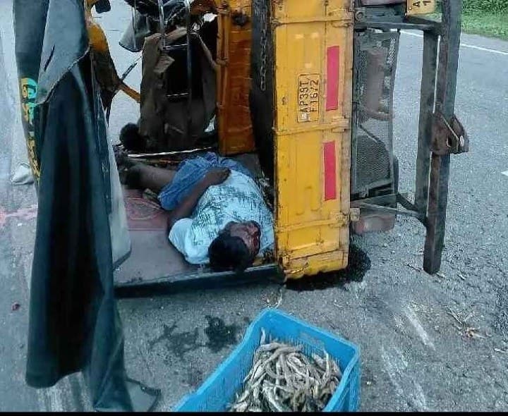 ఘోర రోడ్డు ప్రమాదం ... ముగ్గురు వ్యక్తులు మృతి - Udayam