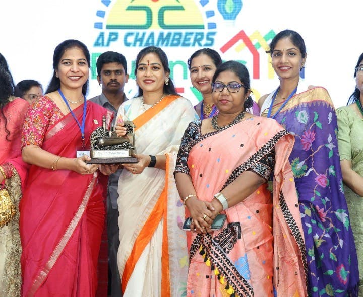 విశాఖ బిజినెస్ ఎక్స్పో–2026ను సందర్శించిన అనిత - Udayam