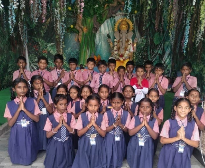 న్యవనంది గ్రామంలో మట్టి వినాయకునికి పూజలు - Udayam