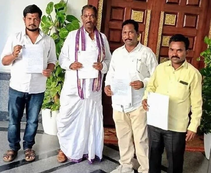 మలిదశ ఉద్యమకారుల వినతి - Udayam