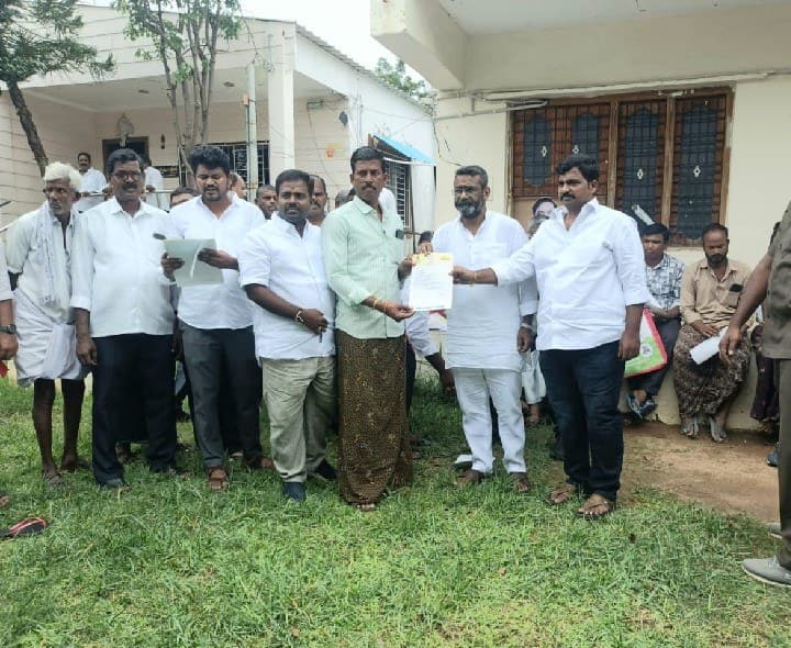 నలకదొడ్డి గ్రామం లో ముగ్గురు లబ్ధిదారులకు సీఎం సహాయనిధి చెక్కుల పంపిణీ - Udayam