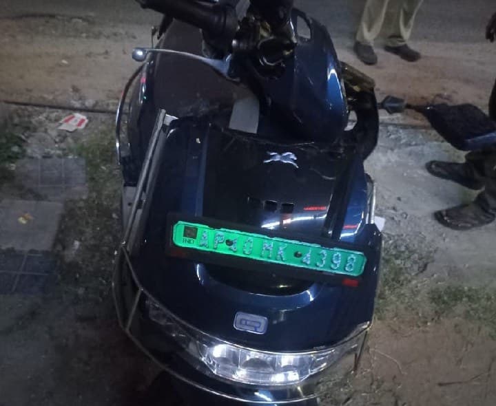 లారీ ప్రమాదంలో సాఫ్ట్వేర్ సూపర్వైజర్ దుర్మరణం - Udayam