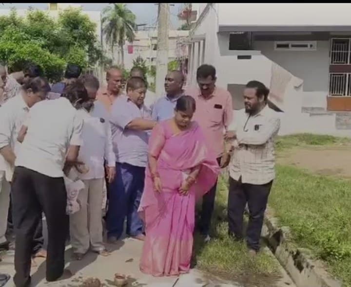 విద్యానగర్లో రోడ్డు నిర్మాణానికి శంకుస్థాపన - Udayam