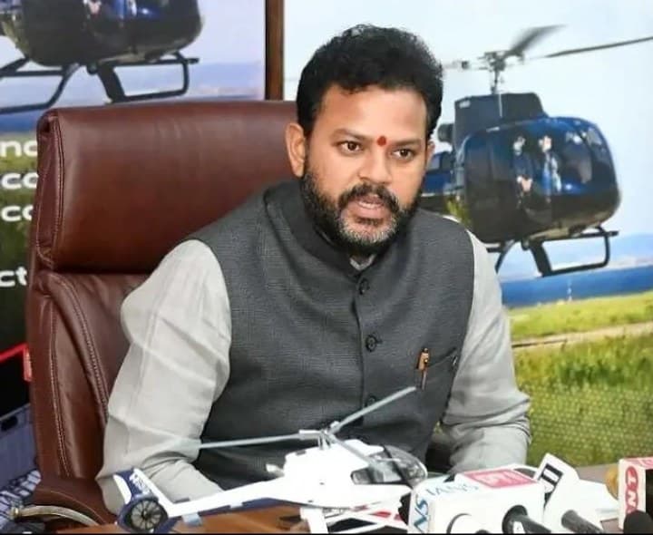 కేంద్ర మంత్రి చోరవ.. స్వదేశానికి యువకులు - Udayam